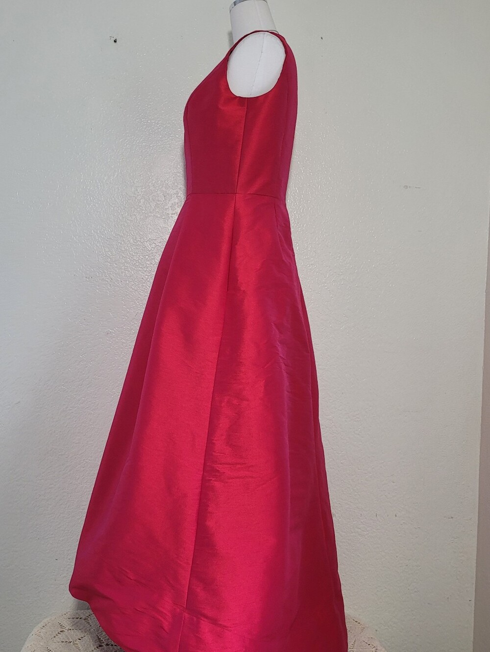 ALFRED SUNG Sangria Satin Sleveless V-Neckline Pleaded Cocktail Dress Size 12 - Picture 3 of 11